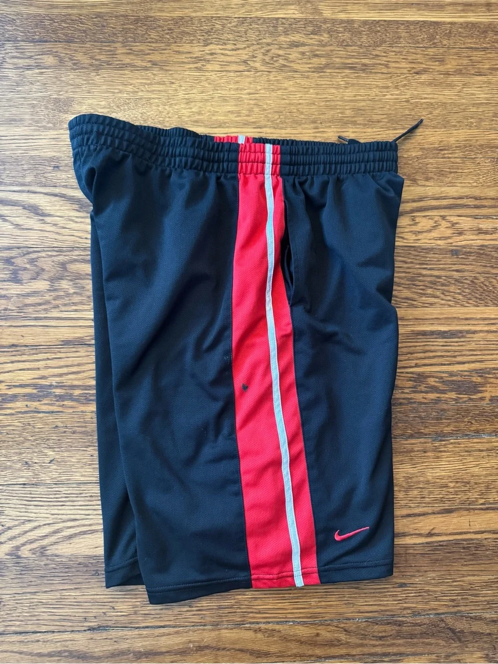 CINCINNATI REDS Nike Black & Red Athletic Shorts